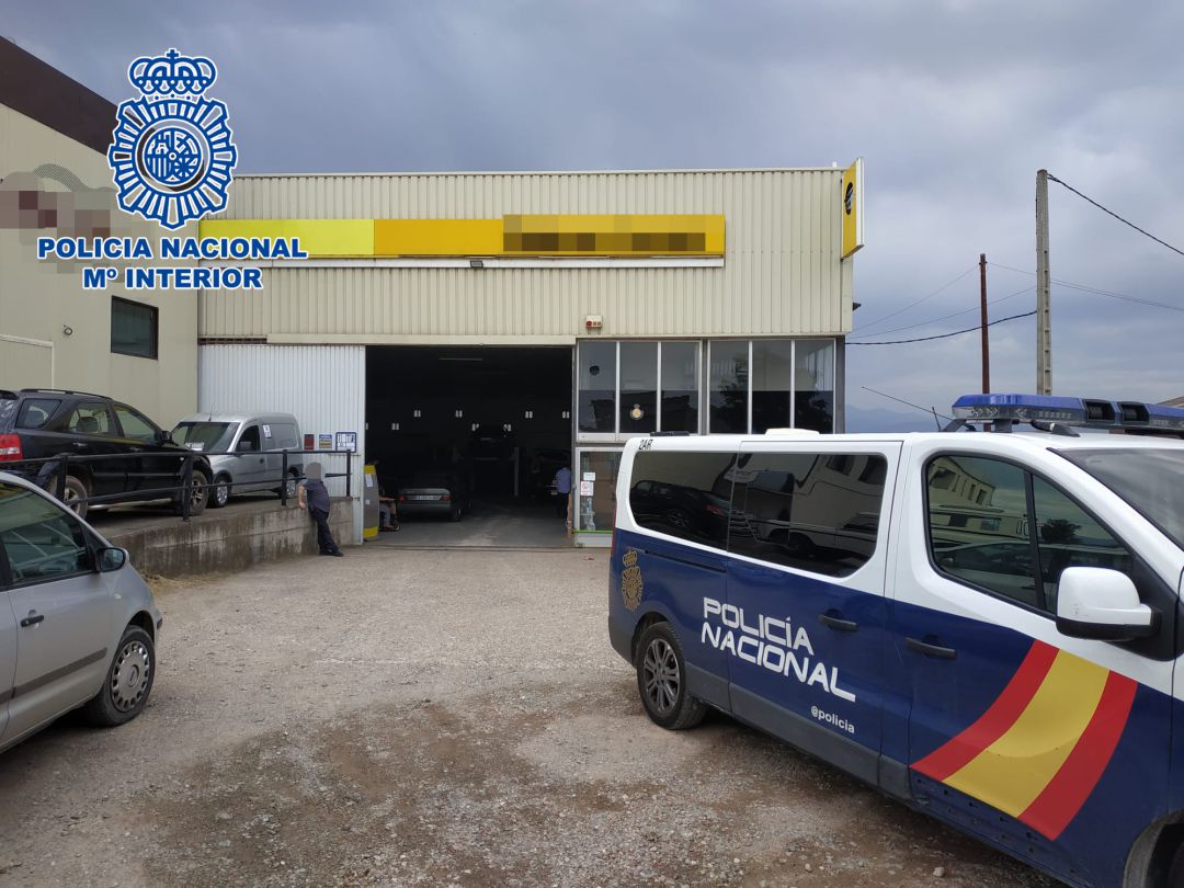 Cuatro detenidos por apropiación indebida e incumplimiento Ley de Extranjería en un taller mecánico de Nájera
Cuatro detenidos por apropiación indebida e incumplimiento Ley de Extranjería en un taller mecánico de Nájera