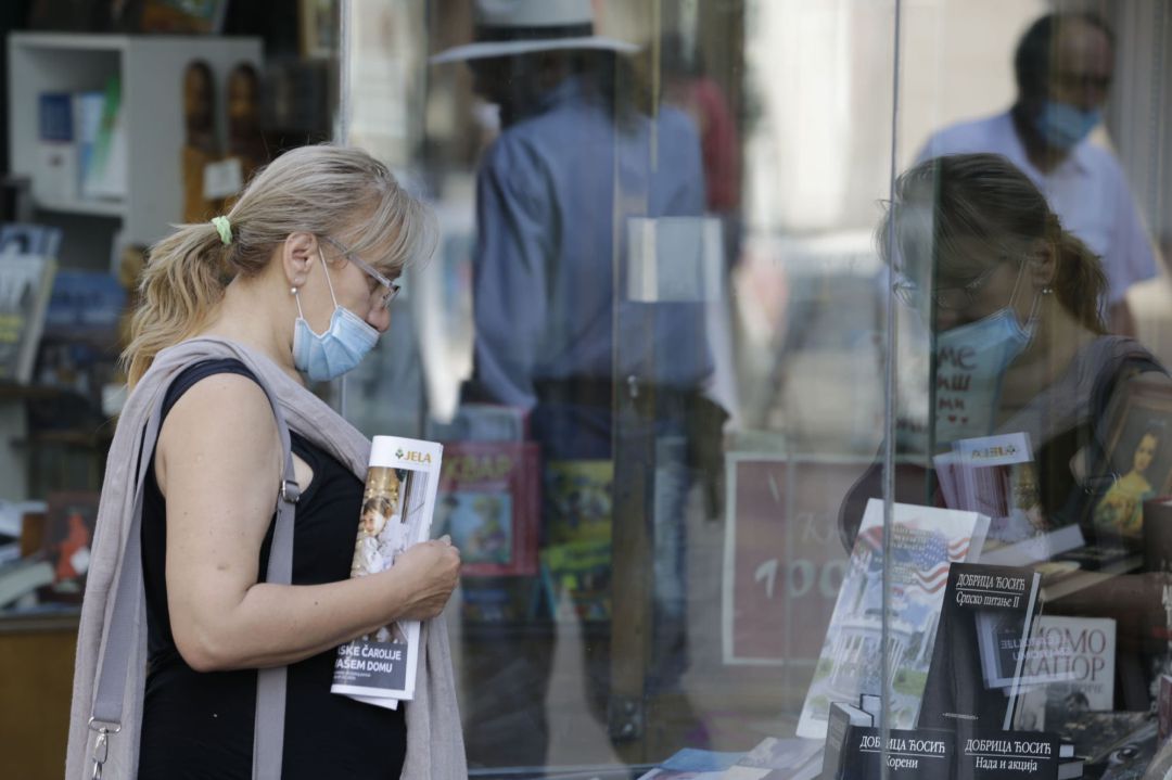 Una ciudadana, protegida con una mascarilla. Una ciudadana, protegida con una mascarilla.