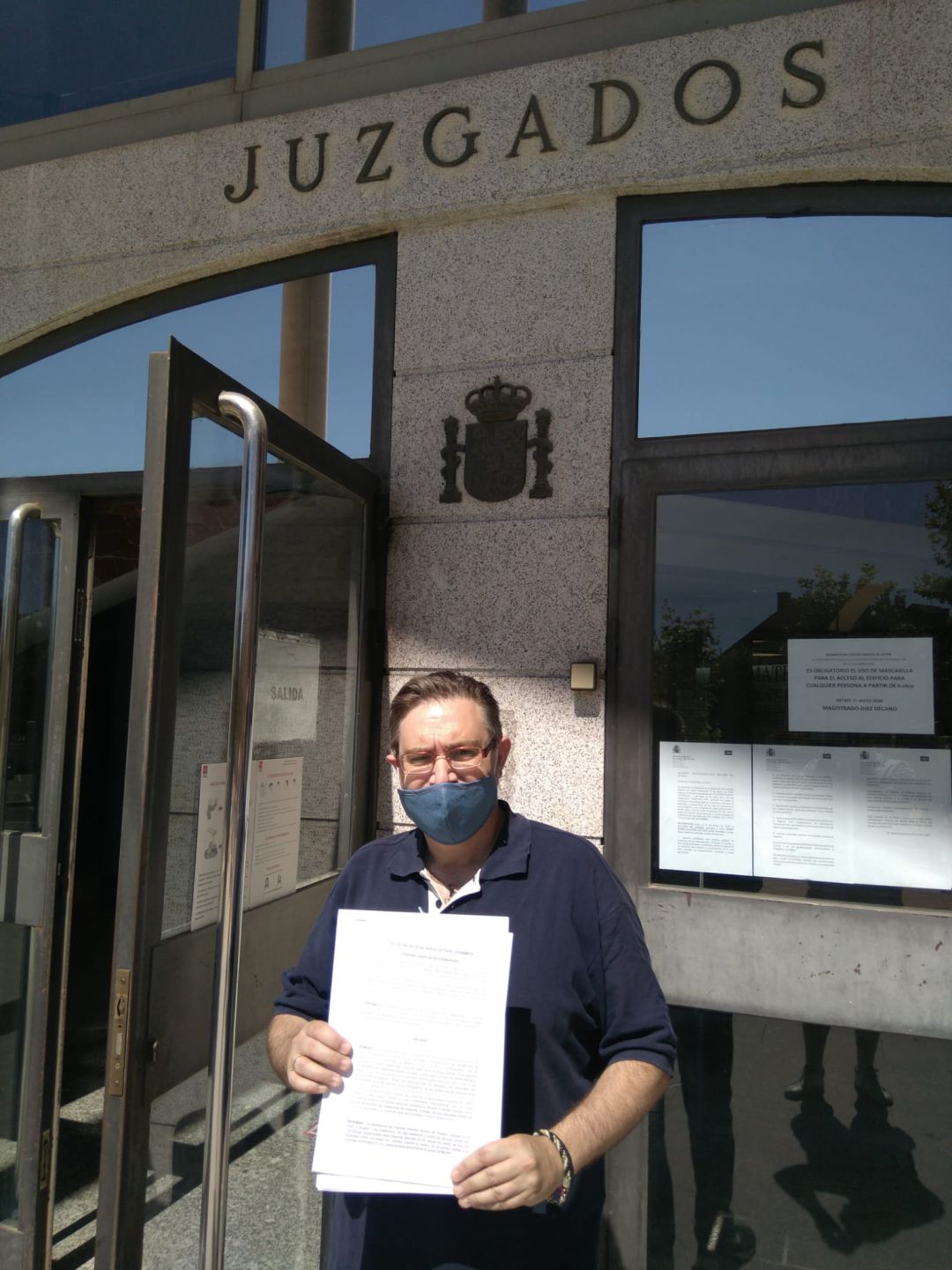 Javier Carrillo presentaba este jueves la denuncia ante los juzgados para que la fiscalía investigue lo ocurrido en la residencia municipal de mayores de Valdemoro. Javier Carrillo presentaba este jueves la denuncia ante los juzgados para que la fiscalía investigue lo ocurrido en la residencia municipal de mayores de Valdemoro.