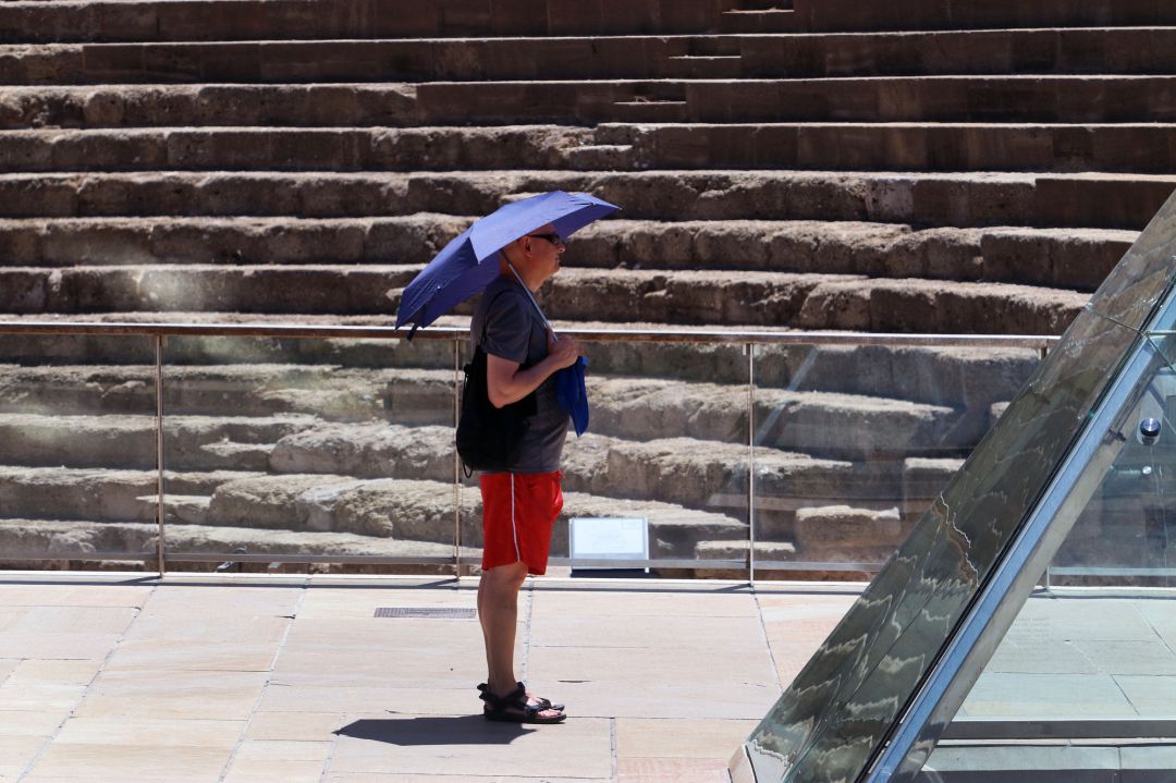 Alerta de amarilla en la zona de la Costa del Sol y del Valle del Guadalhorce, donde se han registrado temperaturas por encima de 35 grados, en las imágenes Málaga capital Alerta de amarilla en la zona de la Costa del Sol y del Valle del Guadalhorce, donde se han registrado temperaturas por encima de 35 grados, en las imágenes Málaga capital