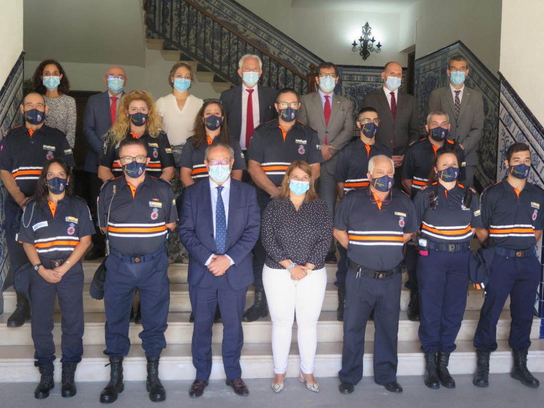 La alcaldesa y el consejero con personal de Protección Civil La alcaldesa y el consejero con personal de Protección Civil