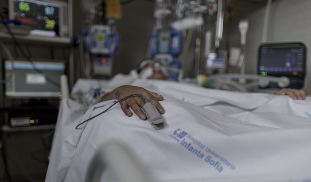 Situación de un paciente ingresado en la Unidad de Cuidados Intensivos del Hospital Infanta Sofía en San Sebastián de los Reyes (Madrid). Situación de un paciente ingresado en la Unidad de Cuidados Intensivos del Hospital Infanta Sofía en San Sebastián de los Reyes (Madrid).