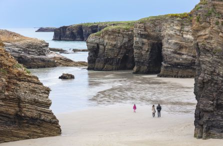 La playa de las Catedrales, un monumento natural. La playa de las Catedrales, un monumento natural.
