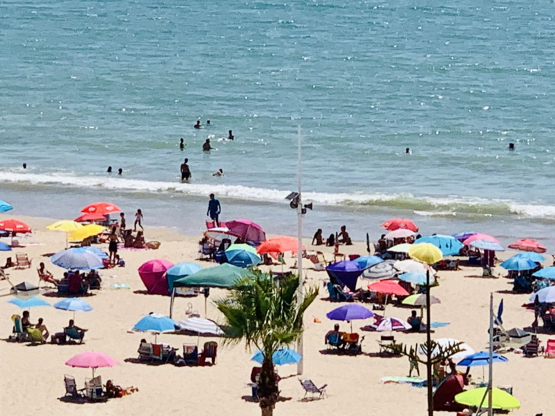 Imagen aérea de la playa de Valdelagrana (El Puerto de Santa María) este sábado Imagen aérea de la playa de Valdelagrana (El Puerto de Santa María) este sábado