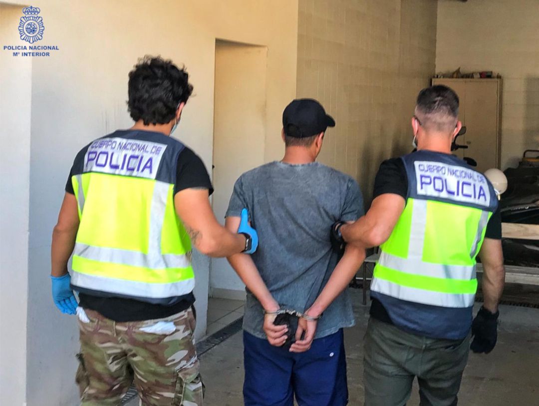 Uno de los detenidos de la organización criminal Uno de los detenidos de la organización criminal