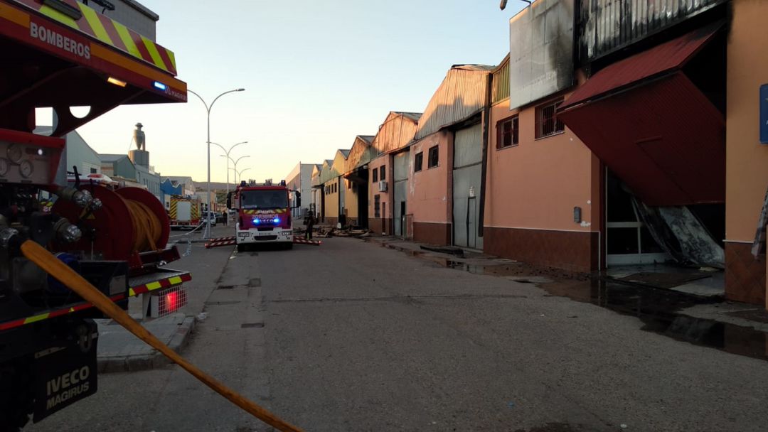 Los bomberos de Andújar extinguen un incendio en el Polígono Industrial de Marmolejo. Los bomberos de Andújar extinguen un incendio en el Polígono Industrial de Marmolejo.