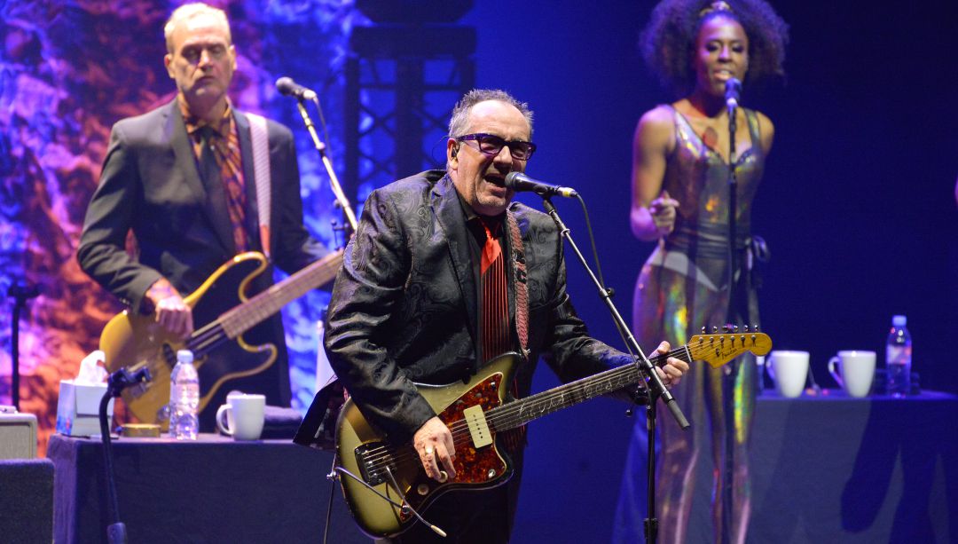 Elvis Costello y The Imposters actuando en el Hammersmith Apollo el pasado marzo
Elvis Costello y The Imposters actuando en el Hammersmith Apollo el pasado marzo