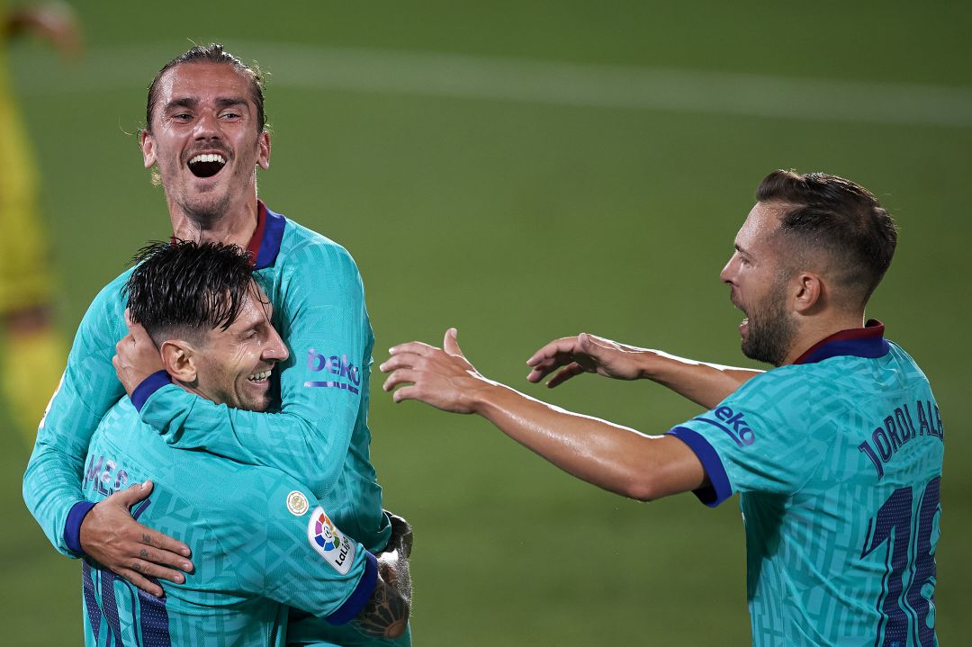 Griezmann celebra con Messi y Jordi Alba su gol Griezmann celebra con Messi y Jordi Alba su gol