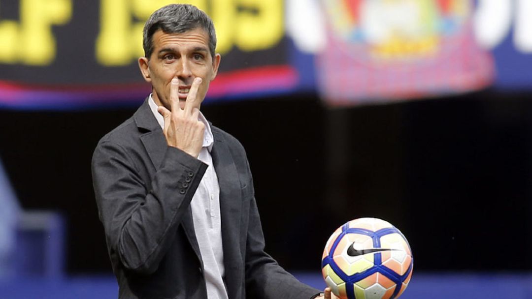López Muñiz va a ser el nuevo entrenador del Alavés. López Muñiz va a ser el nuevo entrenador del Alavés.