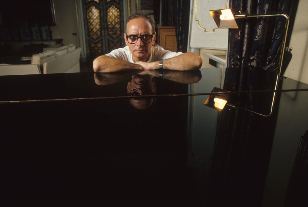 Imagen de Ennio Morricone en su casa en Roma en el año 1987 Imagen de Ennio Morricone en su casa en Roma en el año 1987
