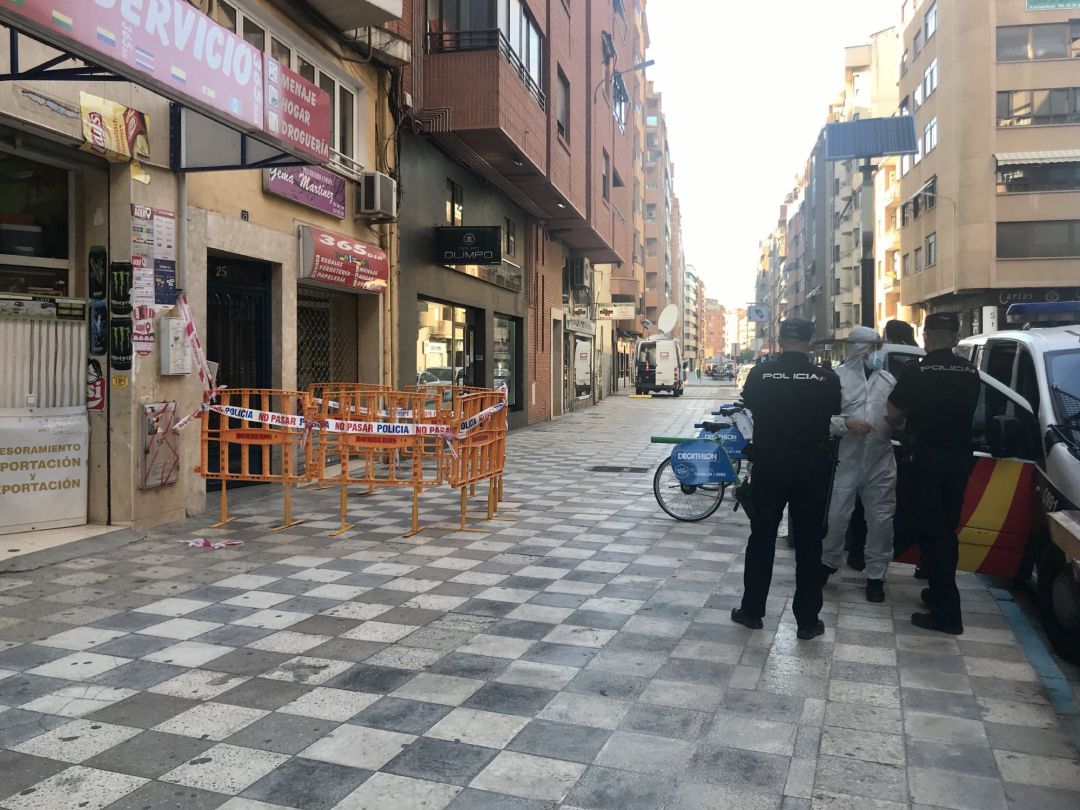 Edificio de Albacete confinado por un brote de coronavirus. Edificio de Albacete confinado por un brote de coronavirus.