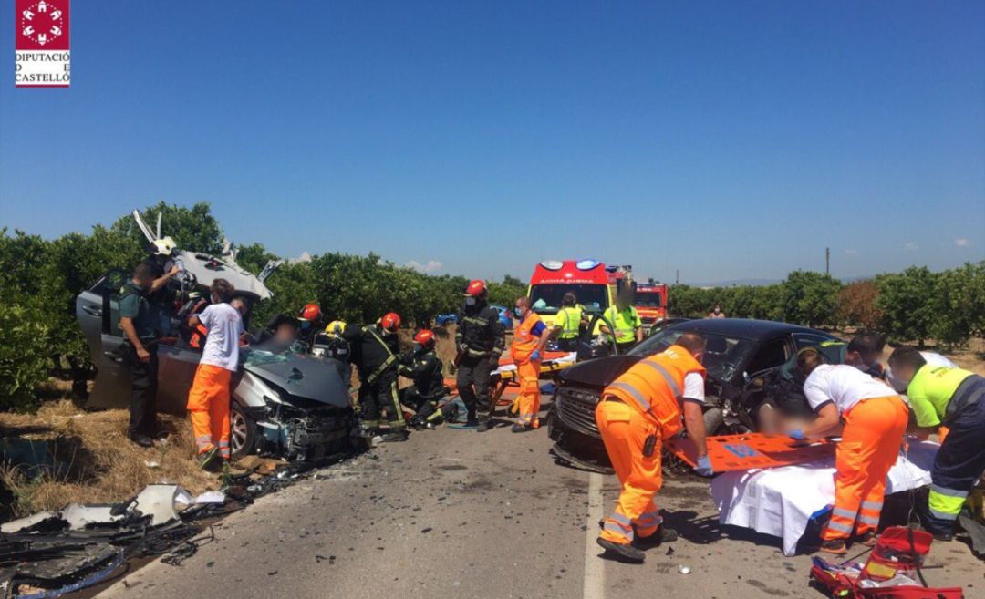 Imagen del accidente de tráfico este lunes en el camino Benafeli Imagen del accidente de tráfico este lunes en el camino Benafeli
