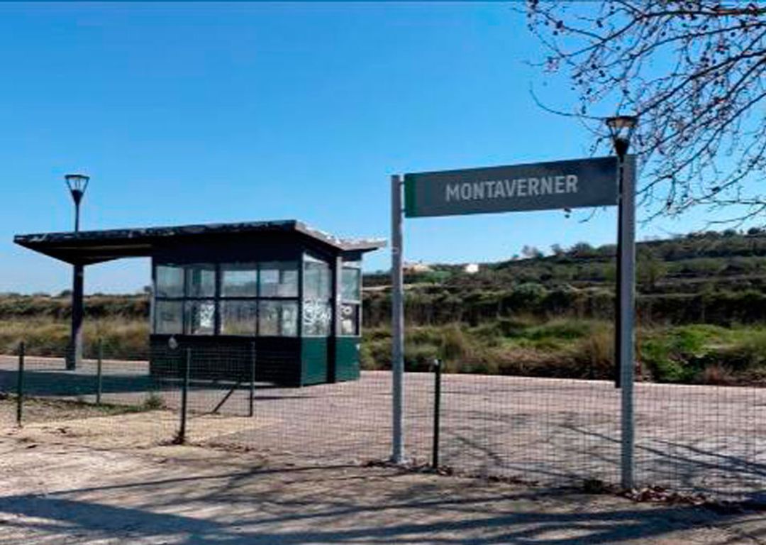 Parada de l'estació de tren de Montaverner Parada de l'estació de tren de Montaverner