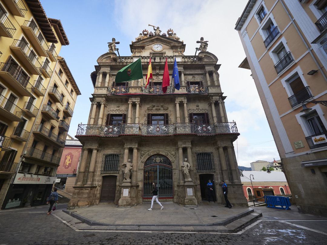 Plaza del Consistorio vacía a primera hora de la mañana del 6 de julio en el año de los 'no sanfermines' Plaza del Consistorio vacía a primera hora de la mañana del 6 de julio en el año de los 'no sanfermines'