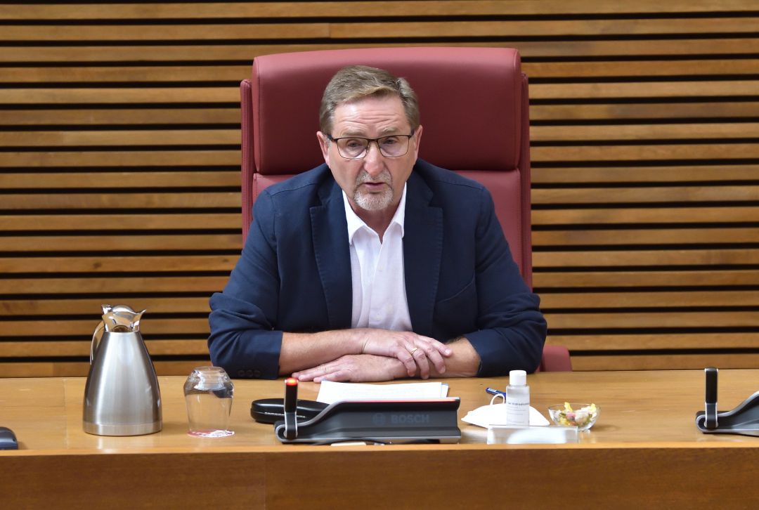 Ginés Pérez, presidente de la Asociación de Directores de Infantil y Primaria ha comparecido en les Corts Ginés Pérez, presidente de la Asociación de Directores de Infantil y Primaria ha comparecido en les Corts