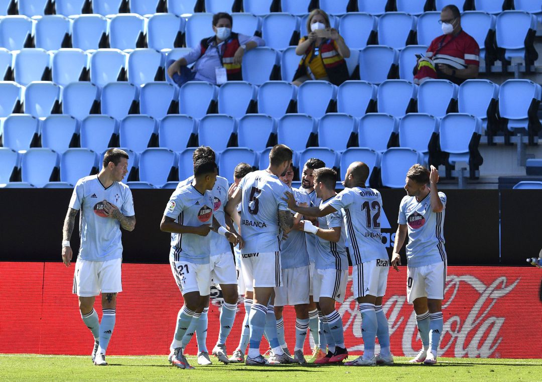 Nolito celebrando el gol al Betis con sus compañeros Nolito celebrando el gol al Betis con sus compañeros