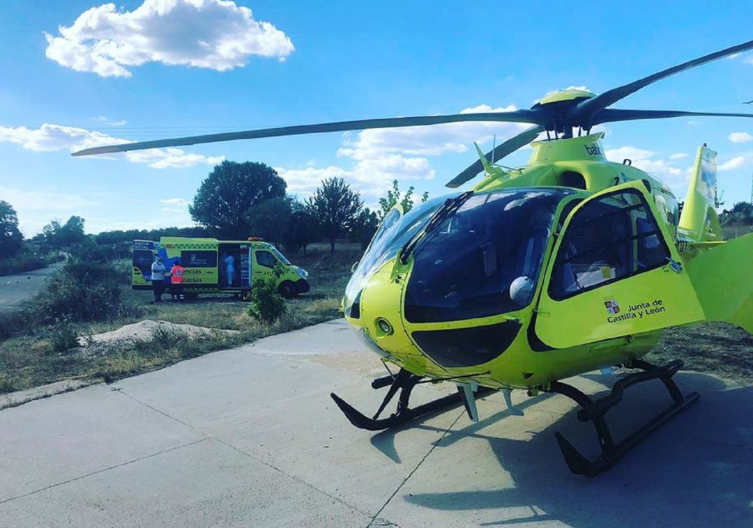 Helicóptero medicalizado que trasladó a una de las heridas hasta el Virgen de la Concha Helicóptero medicalizado que trasladó a una de las heridas hasta el Virgen de la Concha