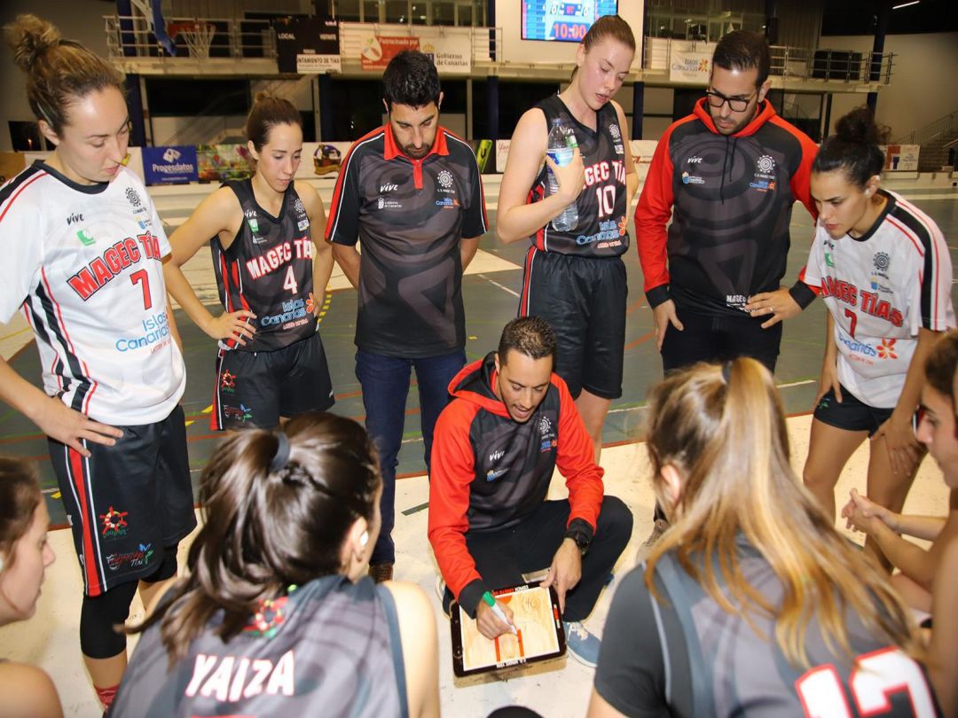 Aday Villalba dando instrucciones en un partido de la pasada temporada. Aday Villalba dando instrucciones en un partido de la pasada temporada.