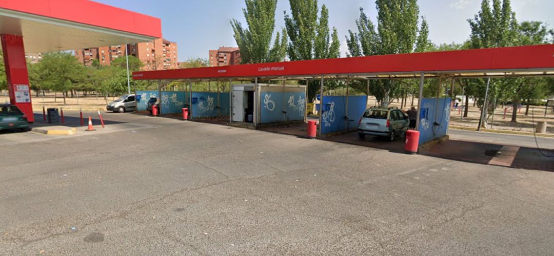 El detenido aprovechaba los descuidos de las dueñas de los vehículos mientras los lavaban El detenido aprovechaba los descuidos de las dueñas de los vehículos mientras los lavaban