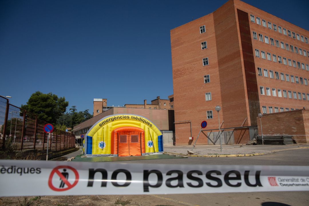Hospital de campaña para atender a enfermos de coronavirus junto al Hospital Universitario Arnau de Vilanova de Lleida. Hospital de campaña para atender a enfermos de coronavirus junto al Hospital Universitario Arnau de Vilanova de Lleida.