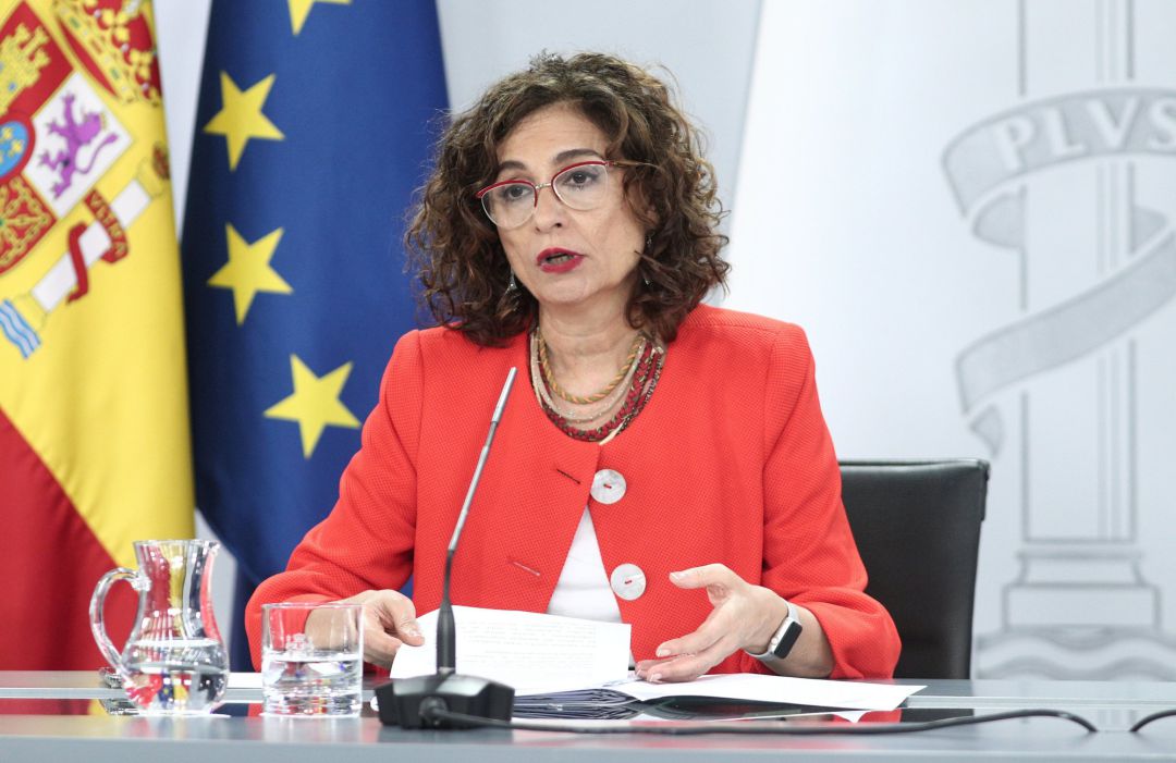 La ministra portavoz y de Hacienda, María Jesús Montero, durante su intervención en la rueda de prensa posterior al Consejo de Ministros. La ministra portavoz y de Hacienda, María Jesús Montero, durante su intervención en la rueda de prensa posterior al Consejo de Ministros.