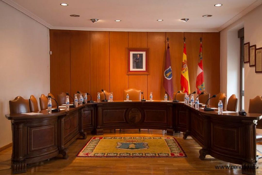 El salón de plenos del Ayuntamiento de Peñafiel. El salón de plenos del Ayuntamiento de Peñafiel.