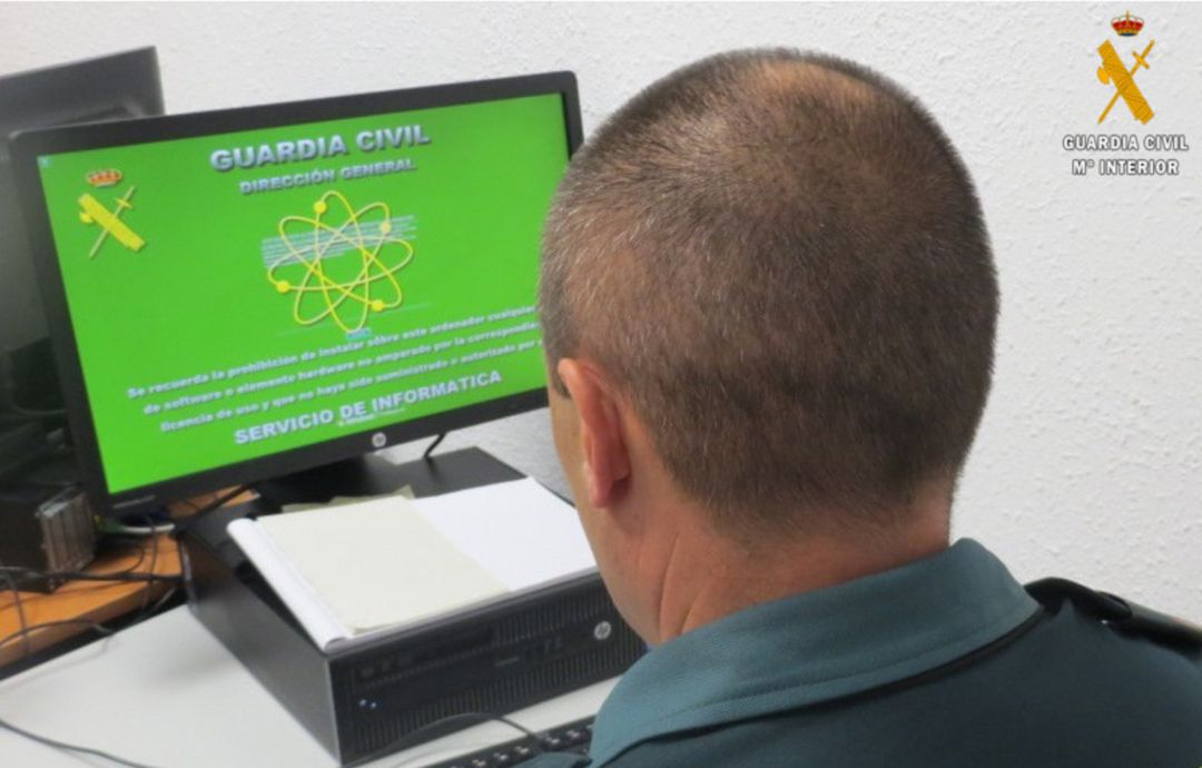 El servicio de informatica de la Guardia Civil investiga delitos en Internet El servicio de informatica de la Guardia Civil investiga delitos en Internet