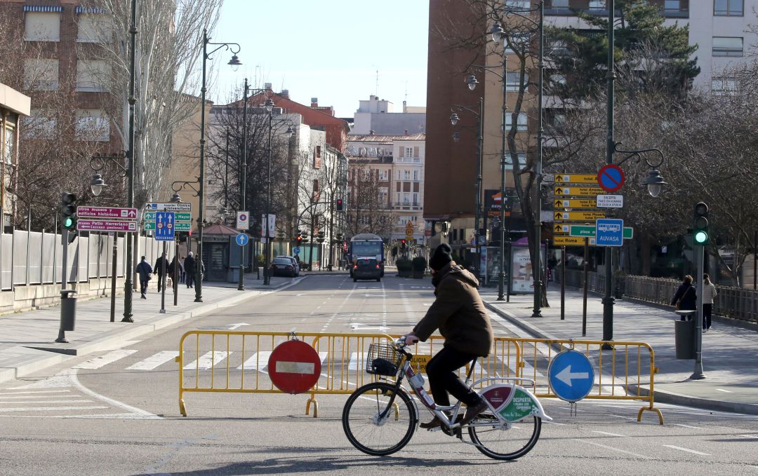 Foto de archivo. Febrero de 2019. El centro de Valladolid está cortado al tráfico por los altos niveles de contaminación Foto de archivo. Febrero de 2019. El centro de Valladolid está cortado al tráfico por los altos niveles de contaminación