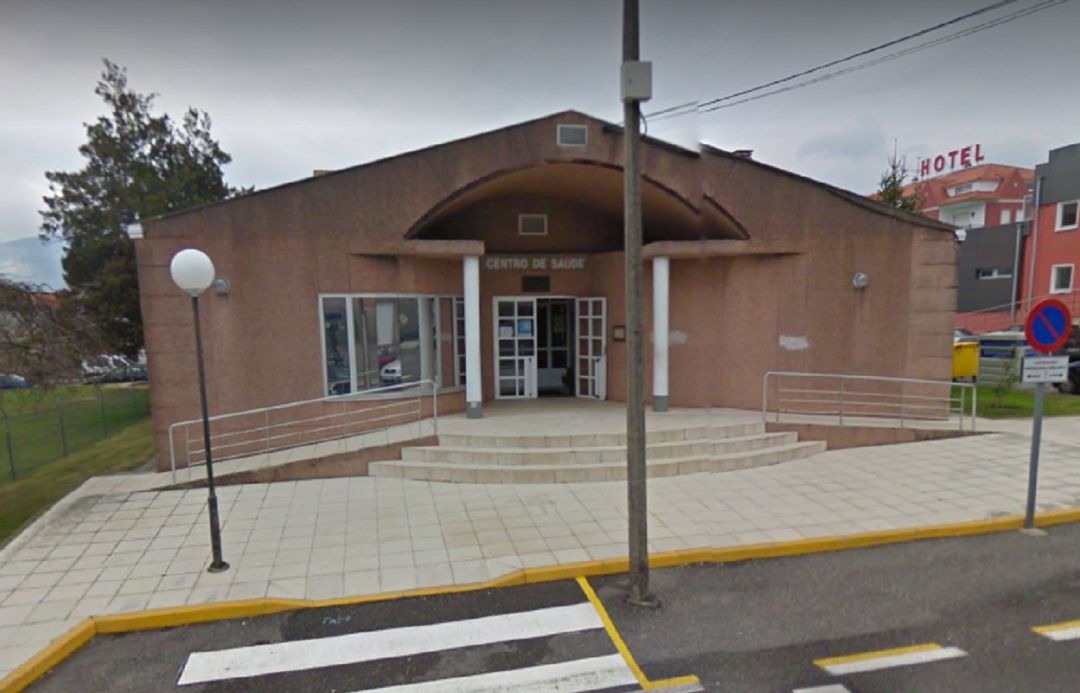 Entrada principal del centro de salud de O Rosal. Entrada principal del centro de salud de O Rosal.
