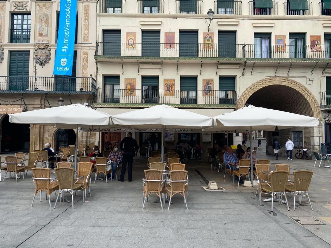 Veladores en la Plaza de los Fueros de Tudela Veladores en la Plaza de los Fueros de Tudela