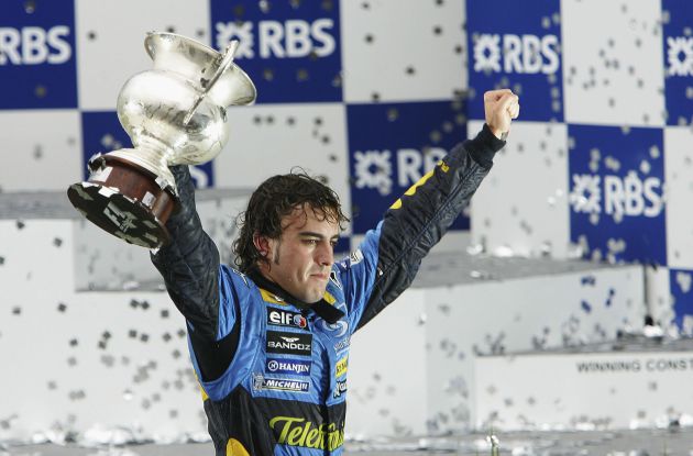 Fernando Alonso, celebrando un título en su primer mundial de 2005 Fernando Alonso, celebrando un título en su primer mundial de 2005