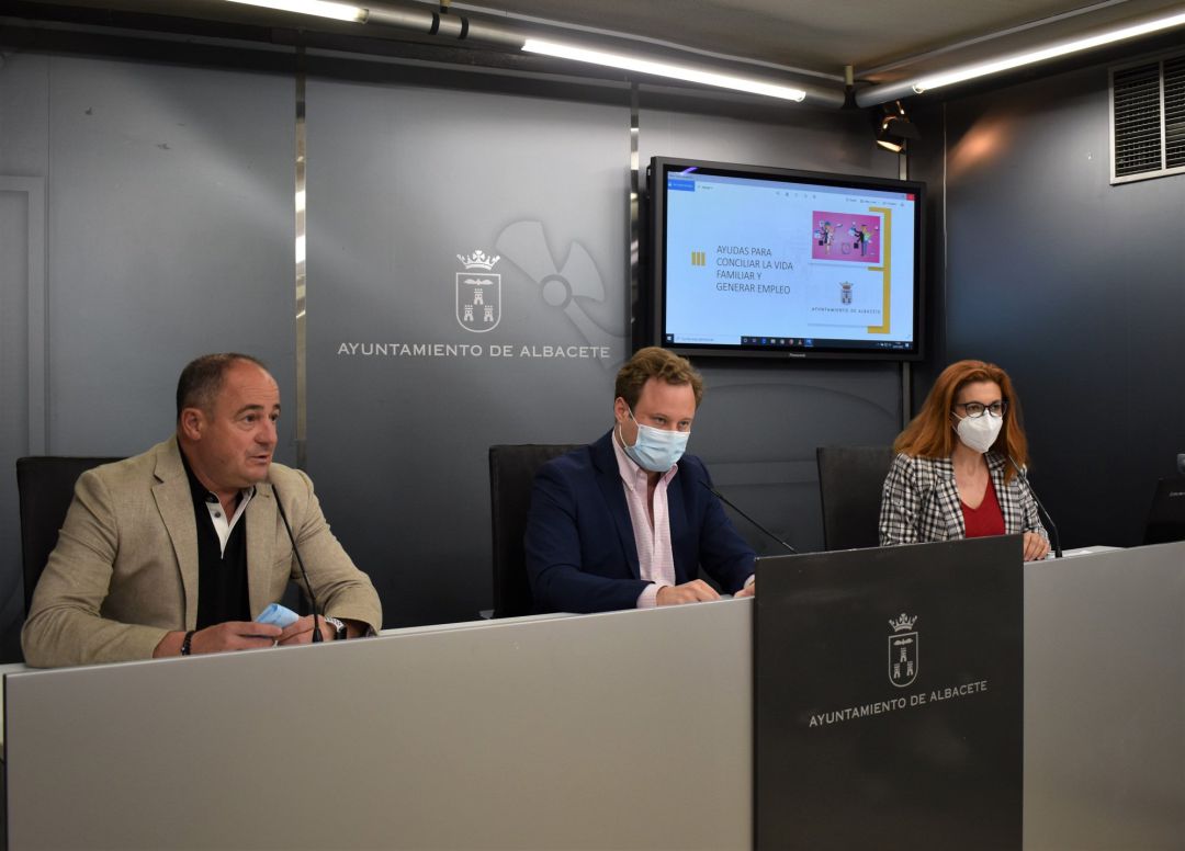 El Ayuntamiento de Albacete y los vecinos coinciden en llegar a grandes consensos para reactivar la ciudad El Ayuntamiento de Albacete y los vecinos coinciden en llegar a grandes consensos para reactivar la ciudad