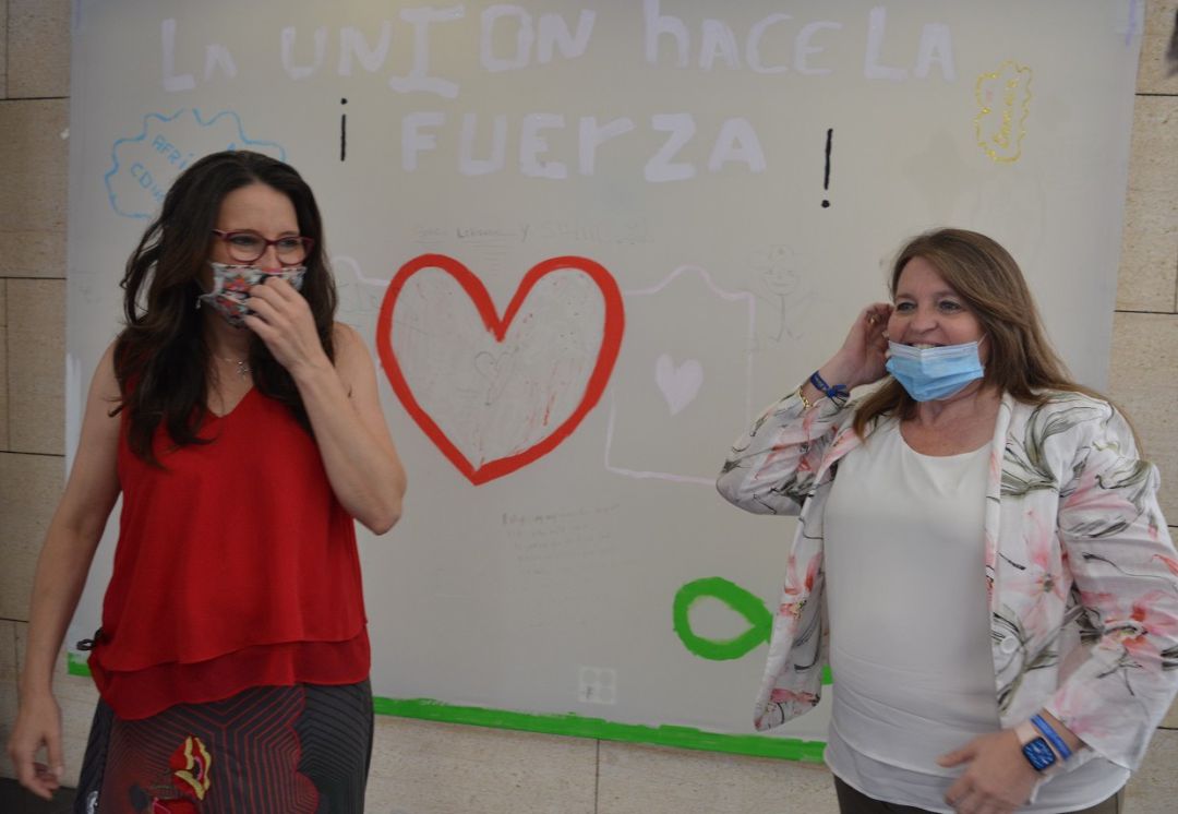 La vicepresidenta Mónica Oltra y la edil Julia Llopis se han reunido este miércoles en el centro social de Gastón Castelló La vicepresidenta Mónica Oltra y la edil Julia Llopis se han reunido este miércoles en el centro social de Gastón Castelló