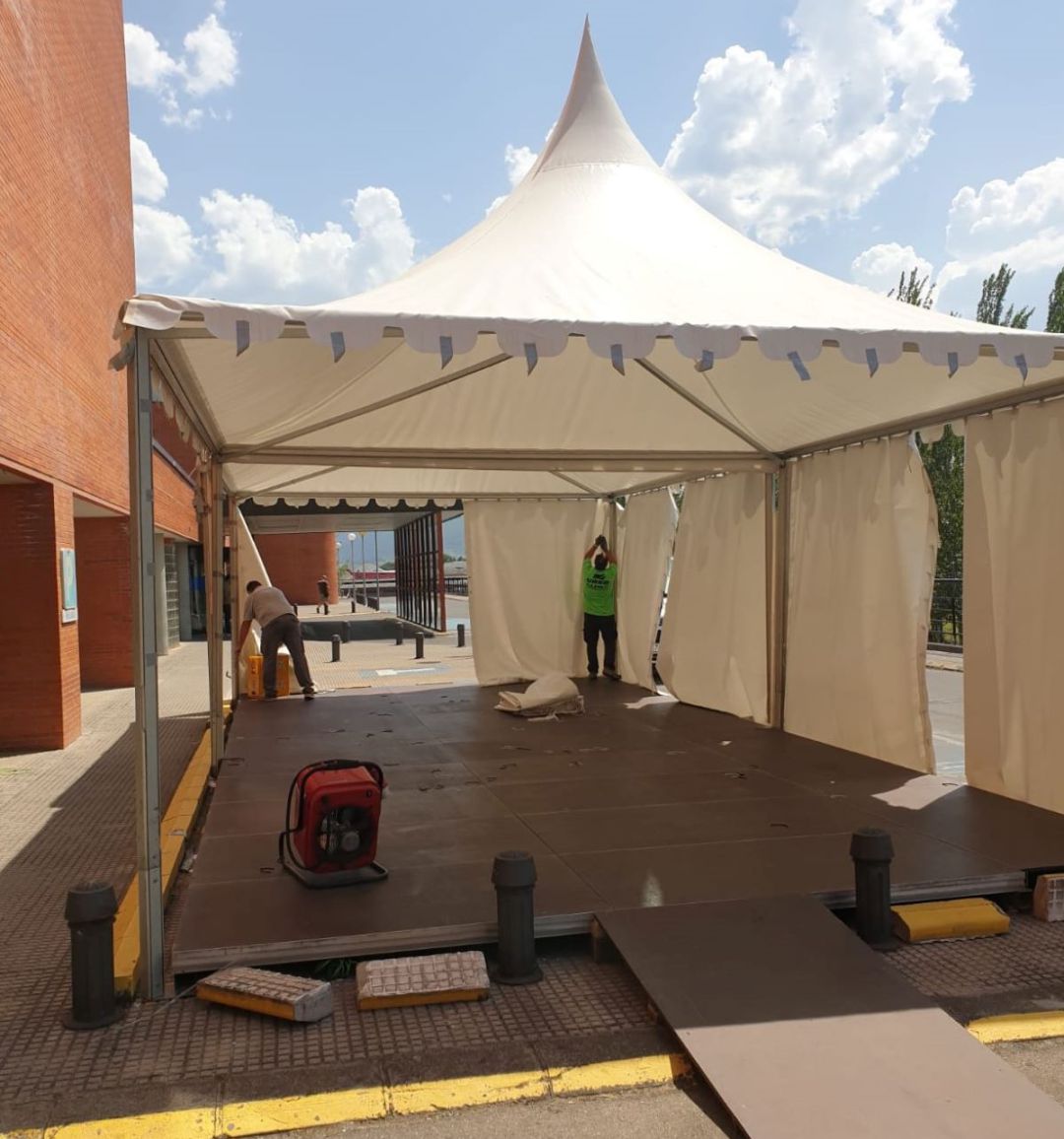 Desmontaje de la carpa Desmontaje de la carpa