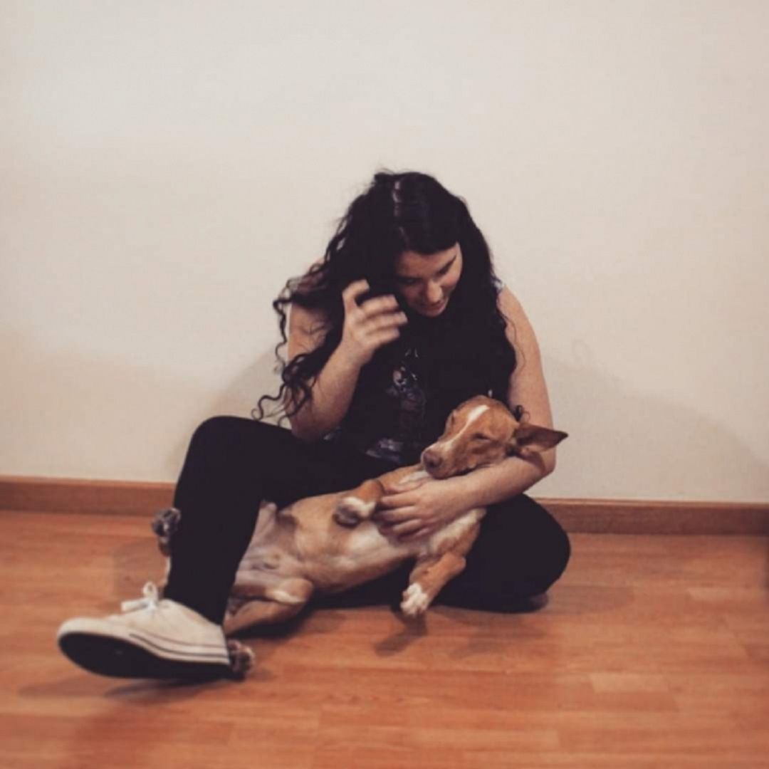 Yaiza Dugo Rodríguez y su perro Quero. Foto ganadora del concurso #Reencuentros Yaiza Dugo Rodríguez y su perro Quero. Foto ganadora del concurso #Reencuentros