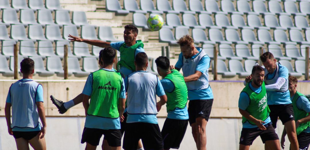 Jugadores del Real Jaén durante un entrenamiento. Jugadores del Real Jaén durante un entrenamiento.