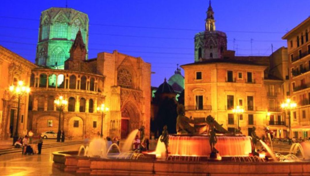 Imagen de la plaza de la Virgen,ubicada en el Centro Histórico de València Imagen de la plaza de la Virgen,ubicada en el Centro Histórico de València
