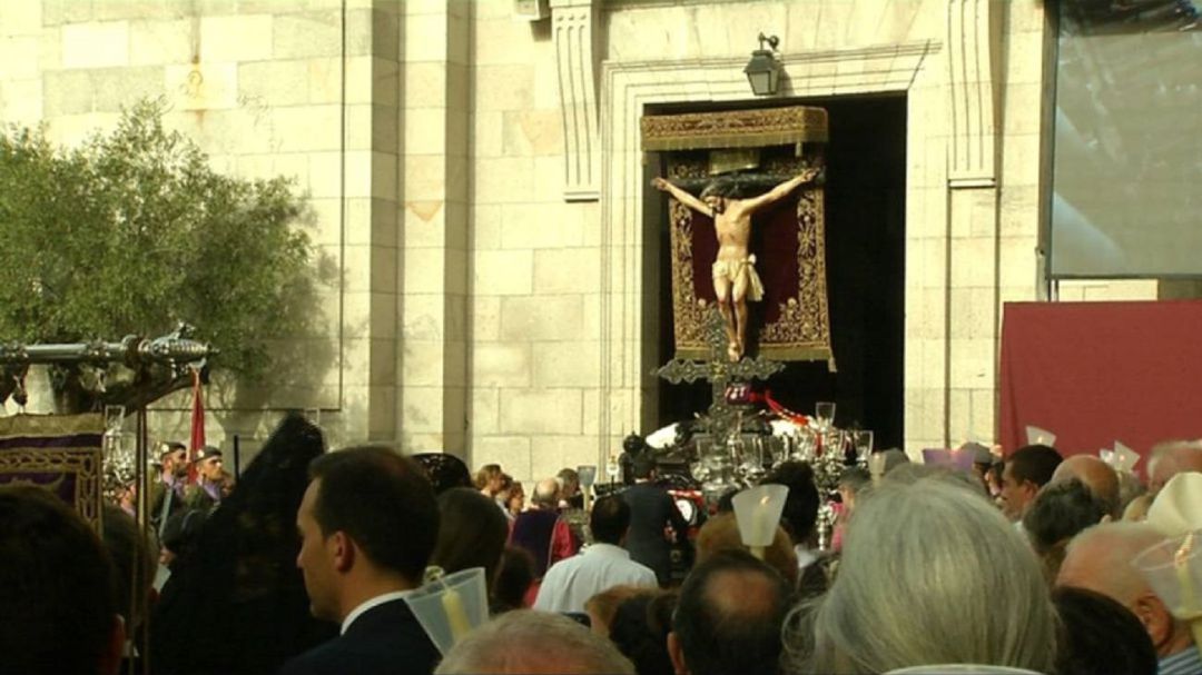 Imagen de la salida del Cristo de la Colegiata Imagen de la salida del Cristo de la Colegiata