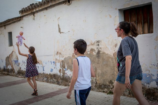 Patricia, con sus dos hijos en La Algaba (Sevilla). Patricia, con sus dos hijos en La Algaba (Sevilla).