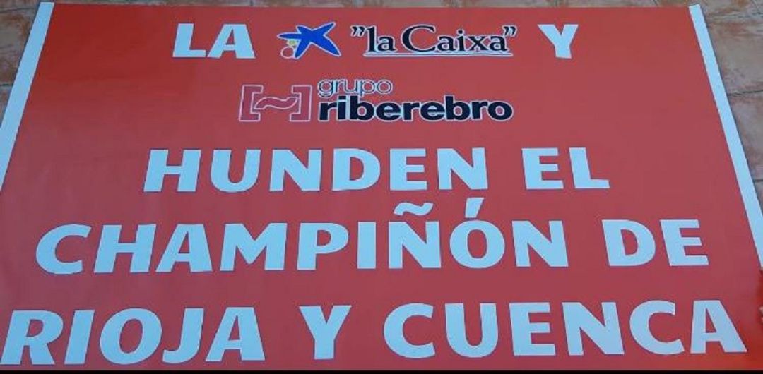 Pancarta reivindicativa ante la situación del champiñón de La Rioja y Cuenca Pancarta reivindicativa ante la situación del champiñón de La Rioja y Cuenca