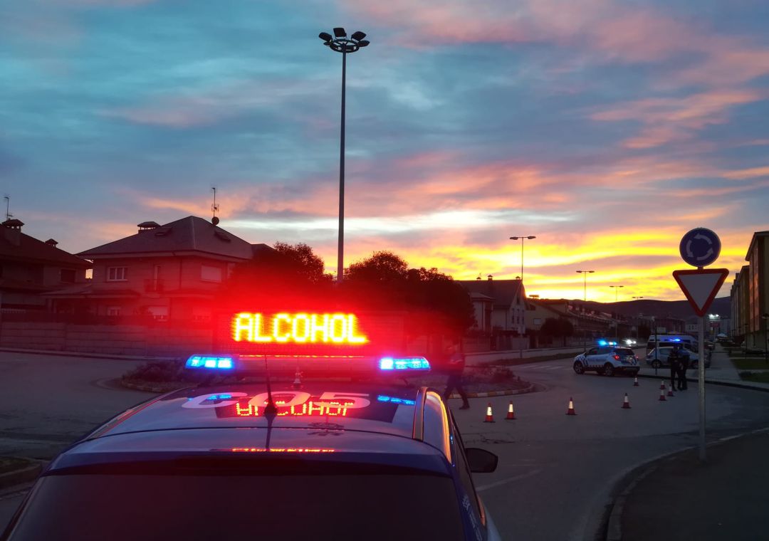 Control establecido por la policía municipal de Ponferrada Control establecido por la policía municipal de Ponferrada