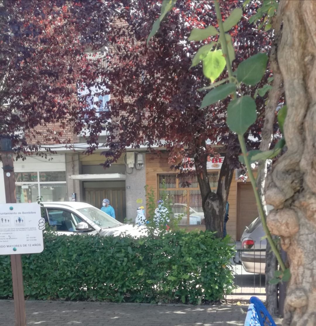 Llegada de los sanitarios a un domicilio Llegada de los sanitarios a un domicilio
