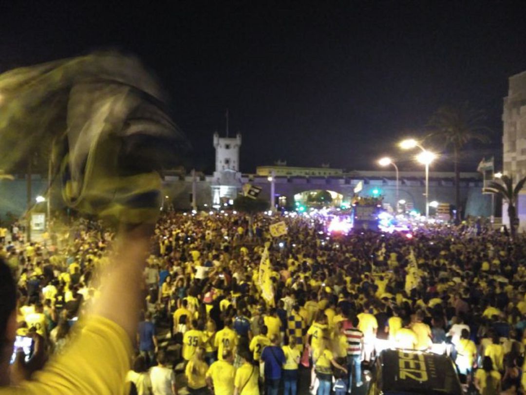 Celebración del Cádiz en la calle en el ascenso a segunda. Celebración del Cádiz en la calle en el ascenso a segunda.