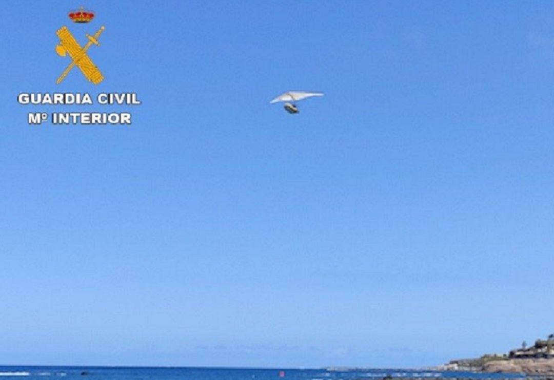 Investigadores de la Guardia Civil comprobaron la existencia en redes sociales de vídeos de la aeronave sobrevolando la bahía del sur de Tenerife Investigadores de la Guardia Civil comprobaron la existencia en redes sociales de vídeos de la aeronave sobrevolando la bahía del sur de Tenerife