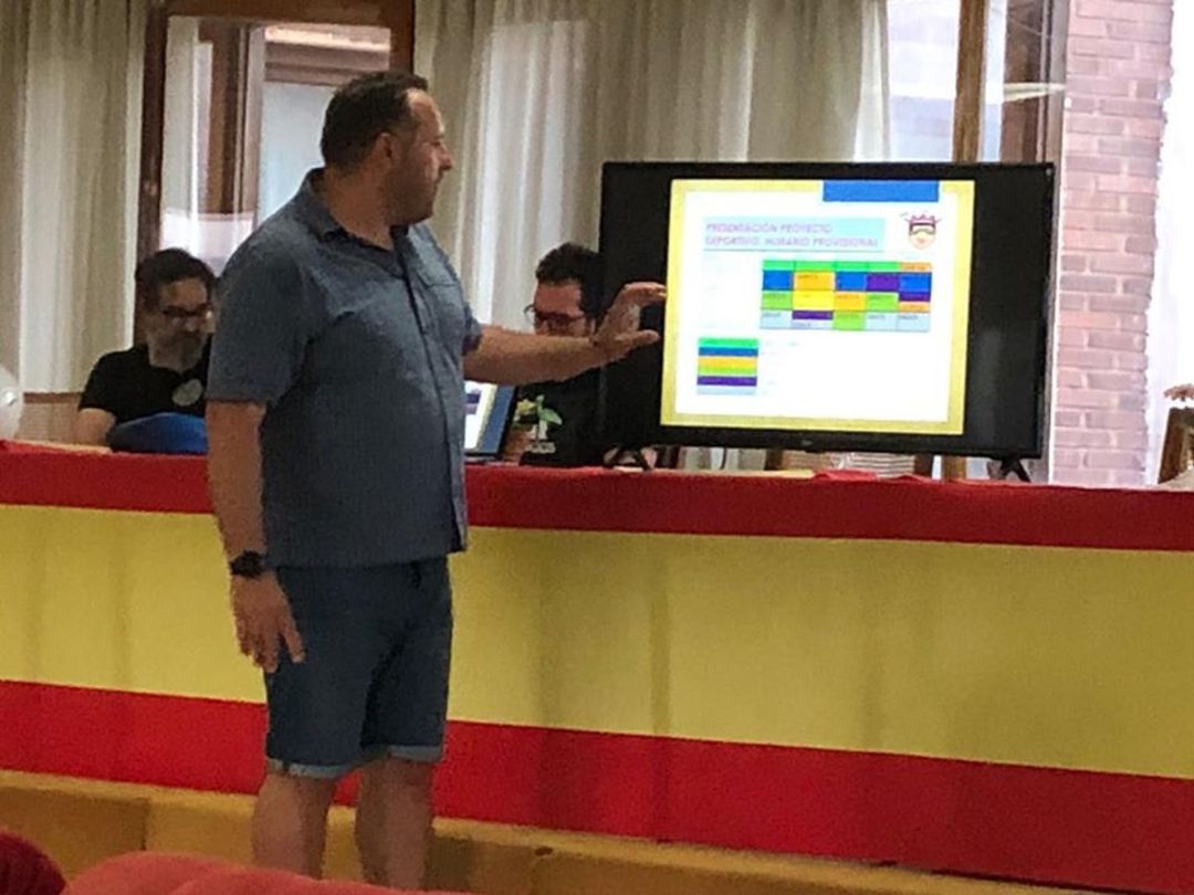 Paco Marco ya se ha reunido con los padres de la base Paco Marco ya se ha reunido con los padres de la base