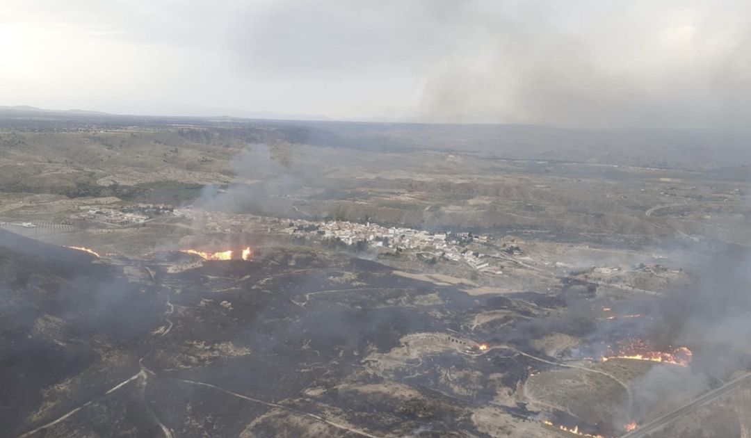 Imagen aérea del incendio originado en Freila Imagen aérea del incendio originado en Freila