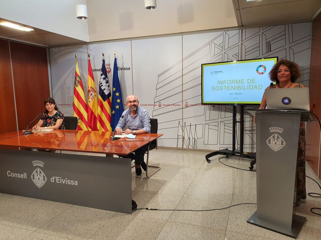 Un momento durante la presentación del informe Un momento durante la presentación del informe