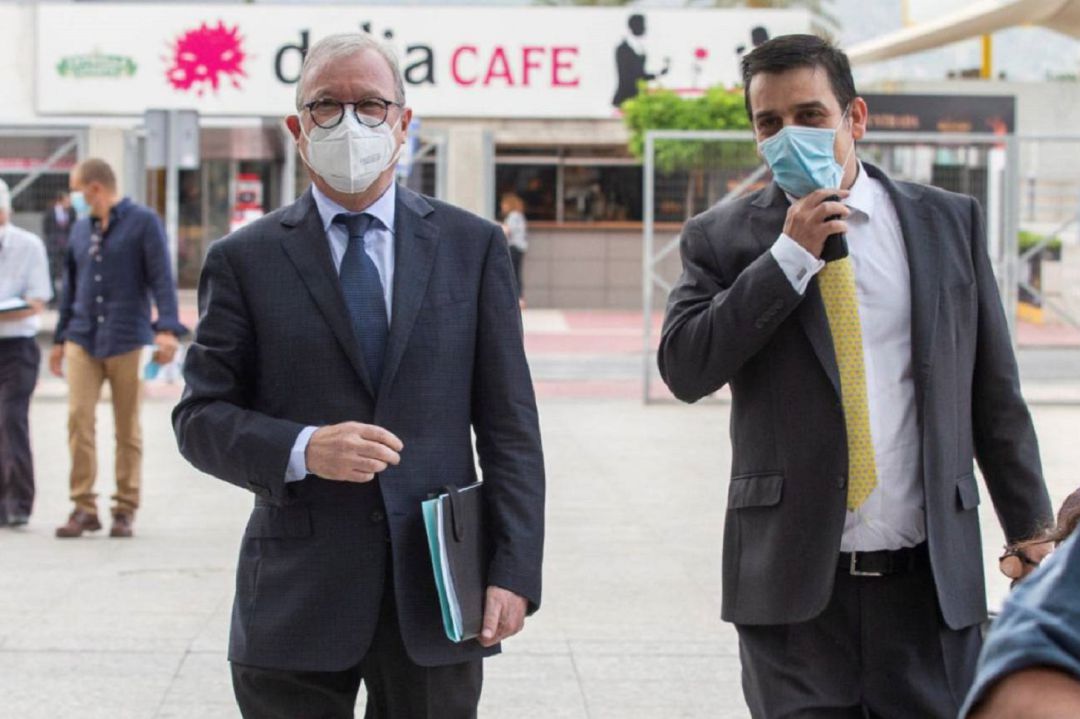 Valcárcel a su llegada a la Ciudad de la Justicia de Murcia para declarar como investigado en el “caso Desaladora 2” el pasado 19 de junio Valcárcel a su llegada a la Ciudad de la Justicia de Murcia para declarar como investigado en el “caso Desaladora 2” el pasado 19 de junio
