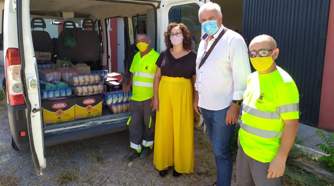 Momento de la recepción de los alimentos donados Momento de la recepción de los alimentos donados