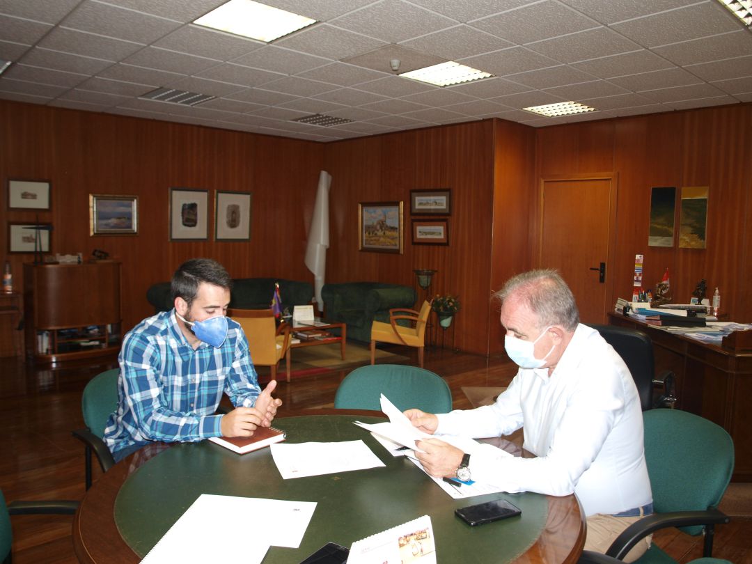 Imagen de la reunión mantenida en la delegación de la Junta en Palencia Imagen de la reunión mantenida en la delegación de la Junta en Palencia